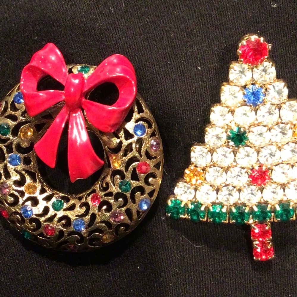 Set of 2 Vintage Christmas Holiday Rhinestone Wreath & Tree Brooches - Unsigned